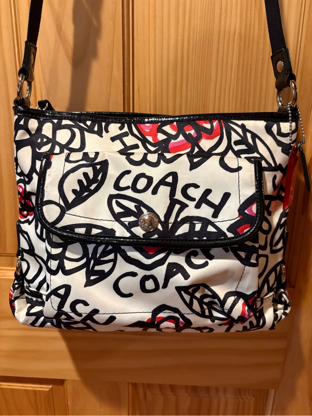 Coach Poppy Graffiti Floral Shoulder
Crossbody Bag Black White Red/Pink Vintage